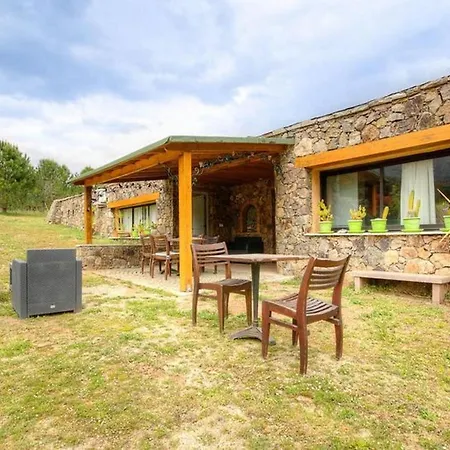 Accueillant A 30 M² Avec Terrasse Et Jardin Moltifao
