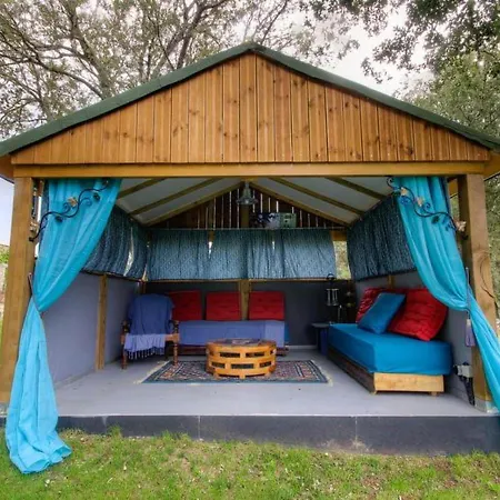 Accueillant A 30 M² Avec Terrasse Et Jardin *