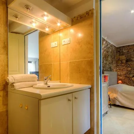 Accueillant A 30 M² Avec Terrasse Et Jardin * Moltifao