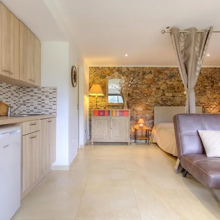 Accueillant A 30 M² Avec Terrasse Et Jardin Appartement Moltifao