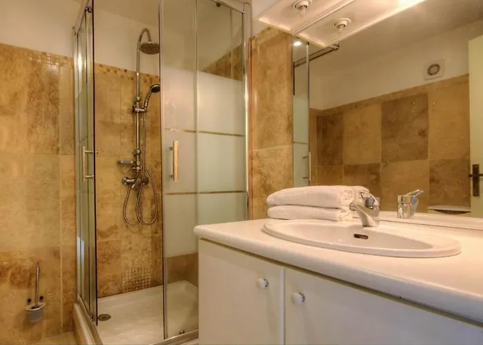 Accueillant A 30 M² Avec Terrasse Et Jardin * Moltifao